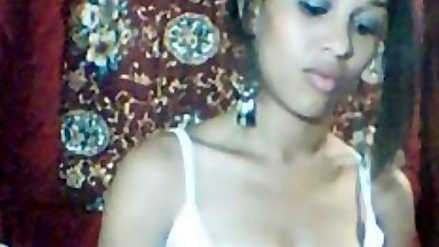 Gorgeous Ebony Model On Webcam