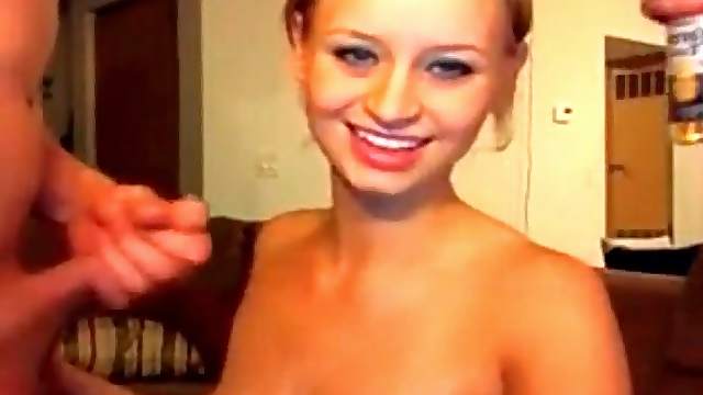 Webcam slut lets two guys fuck her holes